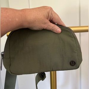 NWT Lululemon Everywhere Belt Bag in Olive Colour 1L size